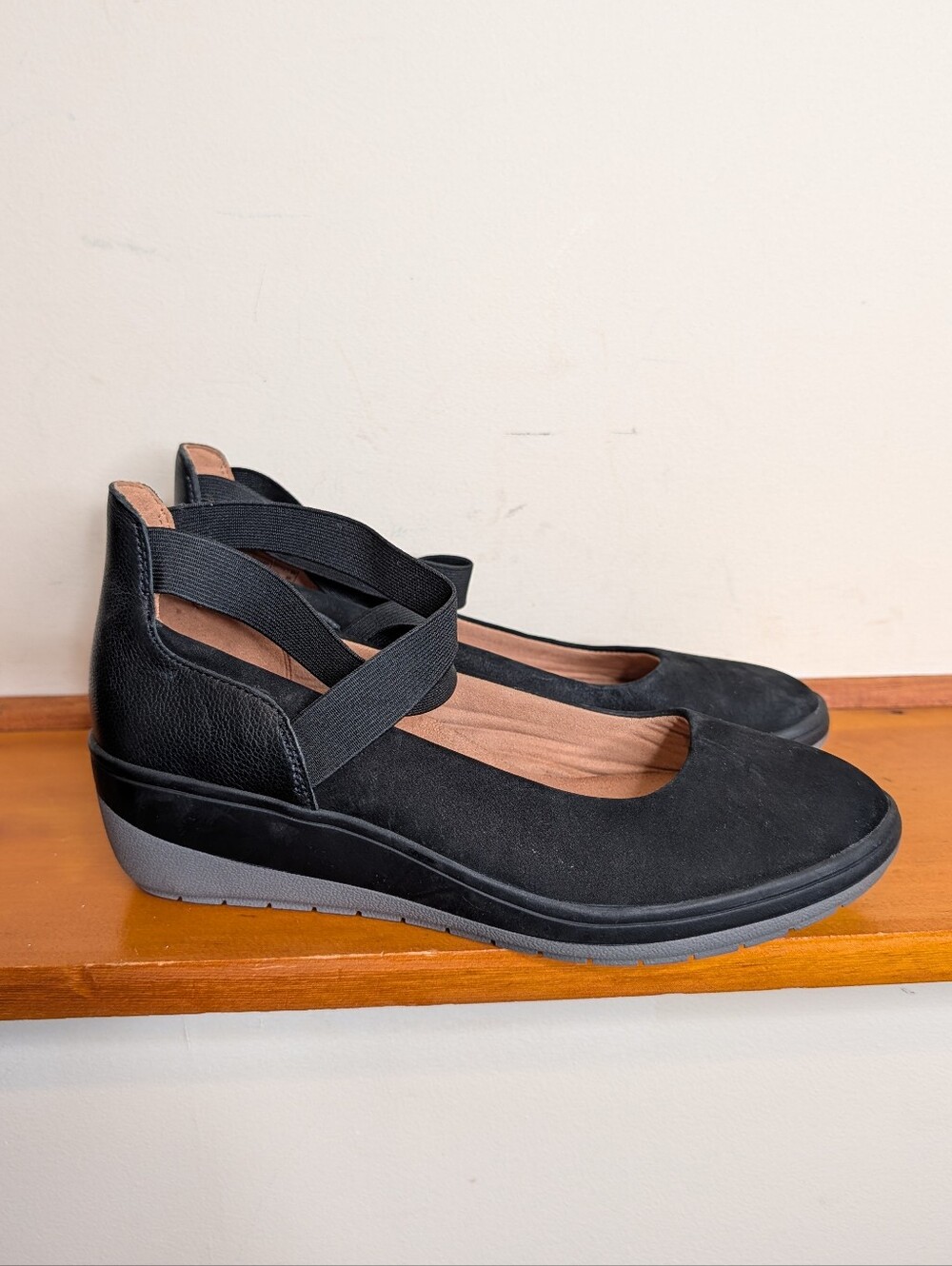 Vionic Ellery Black Nubuck Mary Jane Wedge Flats Crisscross Strap Size 8